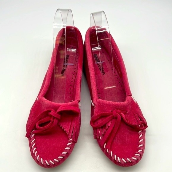 Minnetonka - Suede Pink Fuchsia Front Tie & White Front Stitching Moccasins 7.5 - Picture 2 of 16